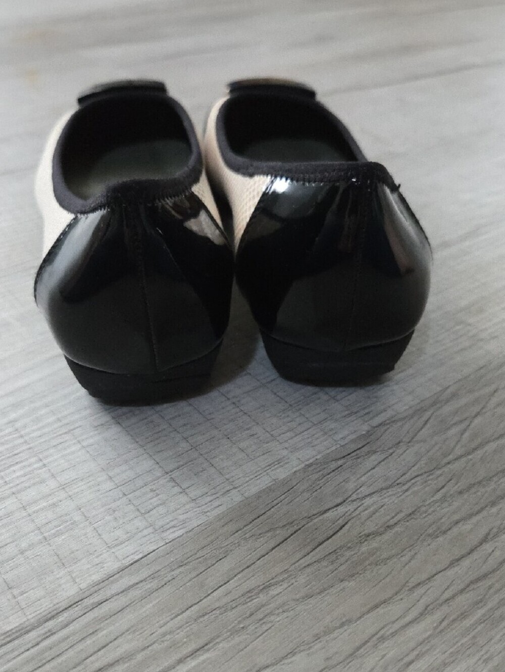 Anne Klein Sport Black and Cream Women's Ballet Flats with Decorative Accent 10M - Picture 3 of 6